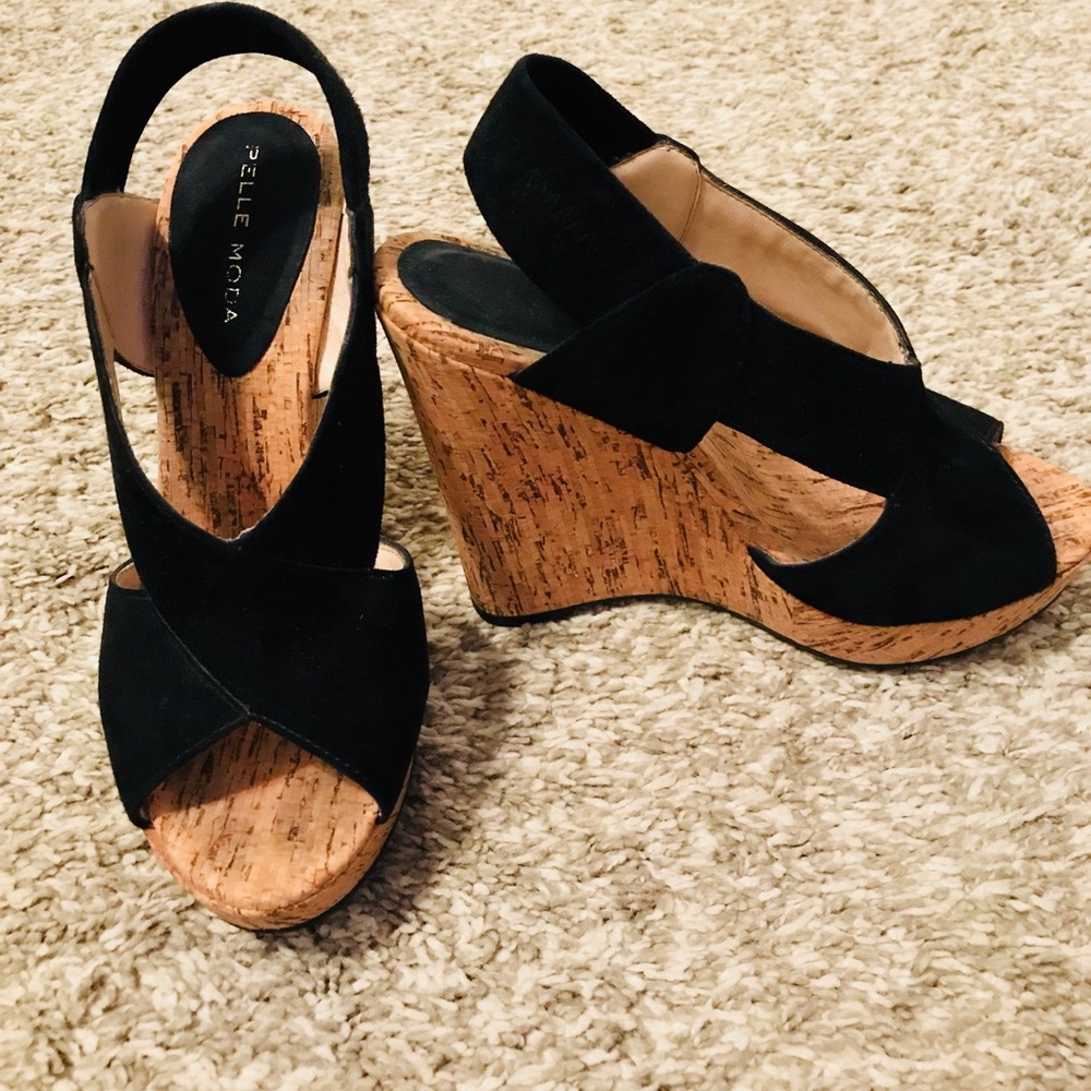 Like new!!! Pelle Moda ‘Dana’ wedge.